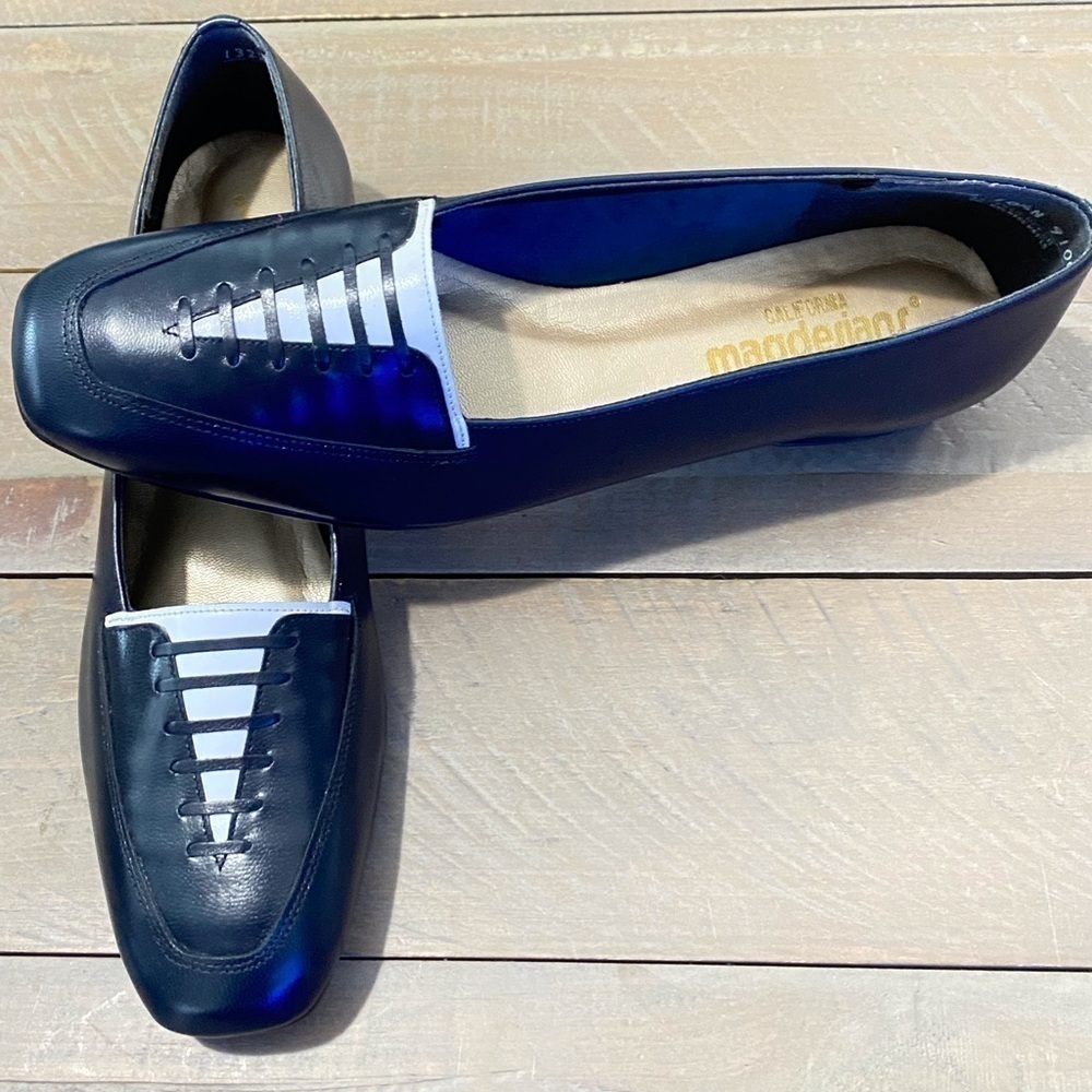 California Magdesians Navy Loafer l WOMENS Flat Shoes size 10.5